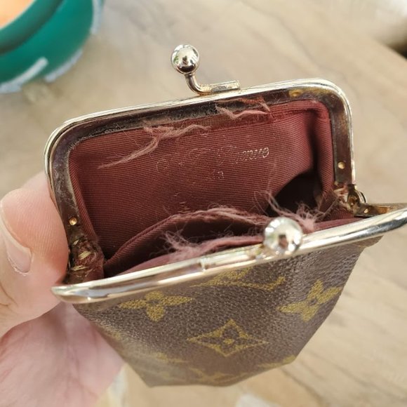 Louis Vuitton Vintage Kiss-lock Eyeglass Case - Picture 6 of 6